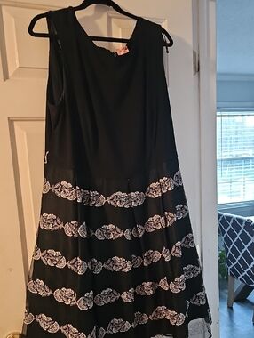 Black Floral Lace-Striped Midi Skirt
